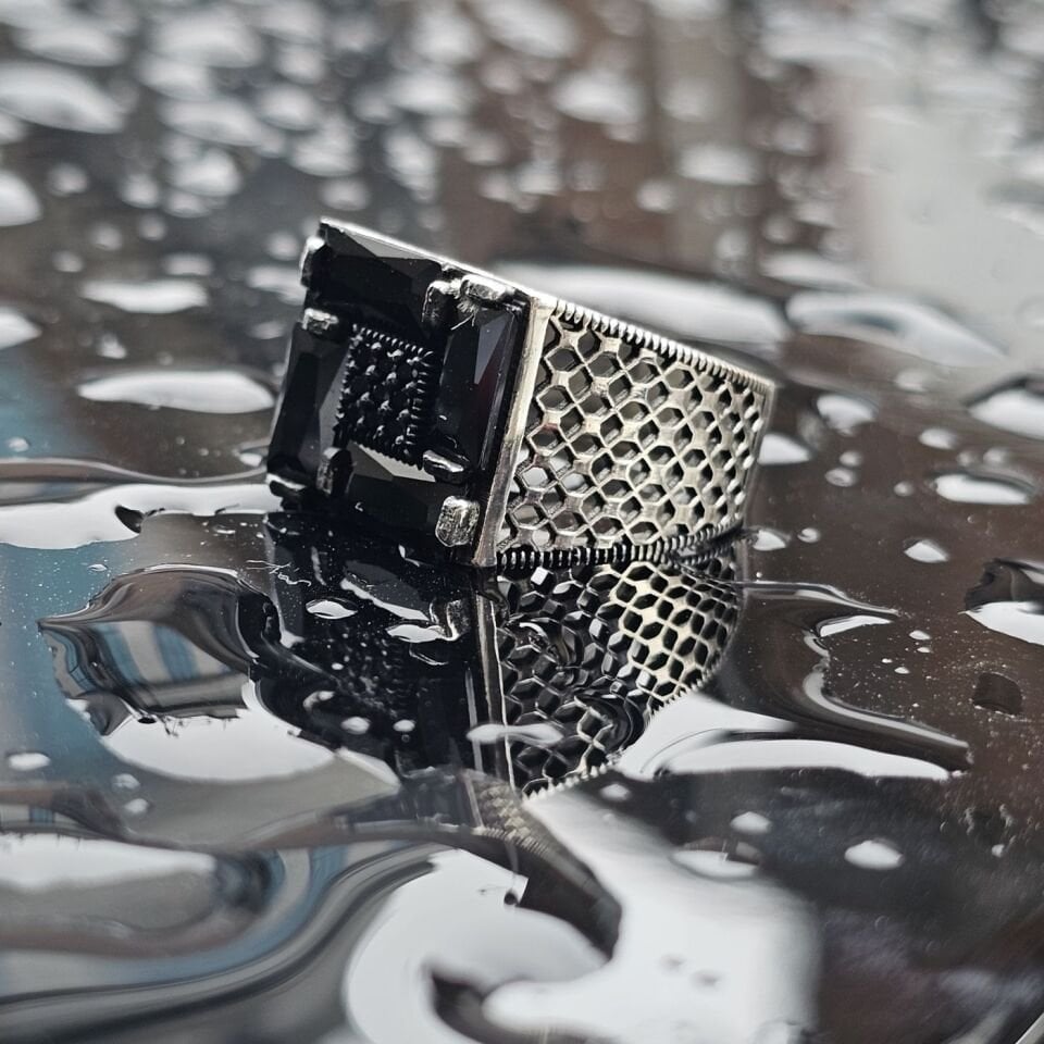 925 Ayar Gümüş Siyah Zirkon taşlı Mikrotaş İşlemeli Oksitli Erkek Gümüş Yüzük 25