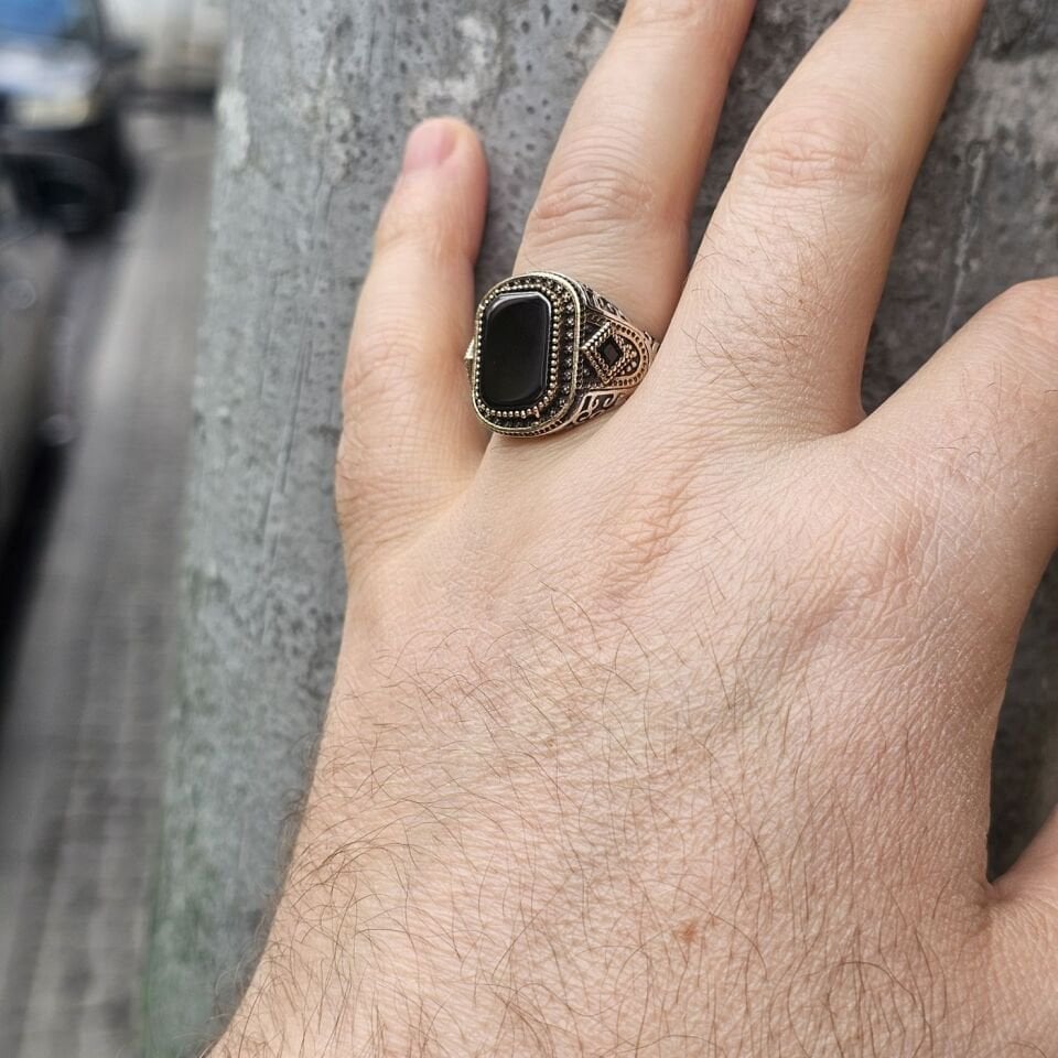 Oniks Taşlı Mikrotaş süslemeli 925 Ayar Erkek Gümüş Yüzük