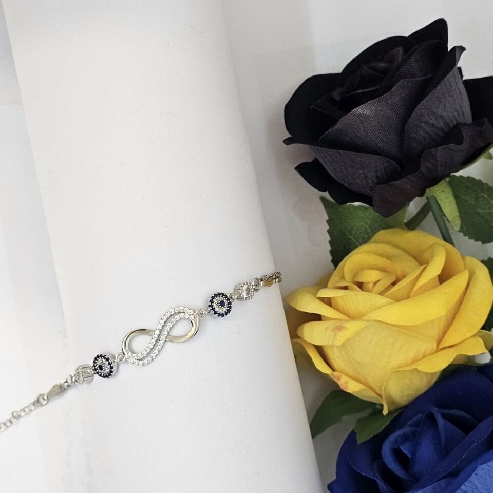 Sonsuzluk Figürü üzeri Zirkon Taş işelemeli Nazar Boncuğu süslemeli Asansörlü 925 Ayar Gümüş  Kadın Bileklik