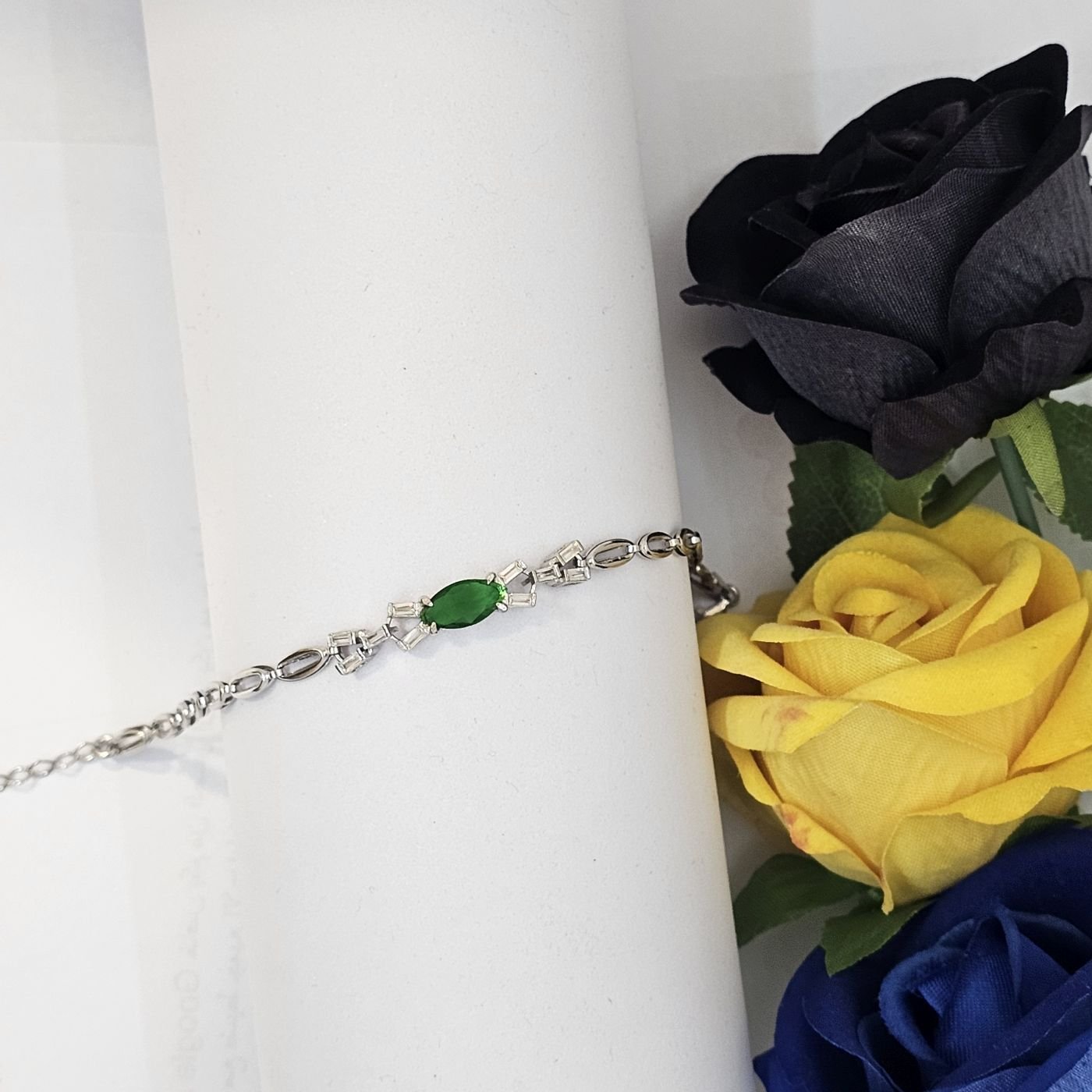 Yeşil Zirkon Taşlı Rodyum Kaplama 925 Ayar Gümüş Kadın Bileklik