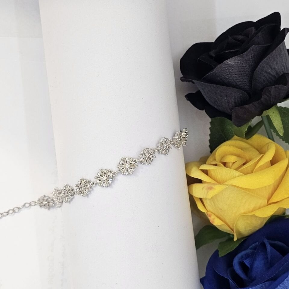 Çiçek Desenli Baget Zirkon Taş İşlemeli 925 Ayar Gümüş Kadın Bileklik