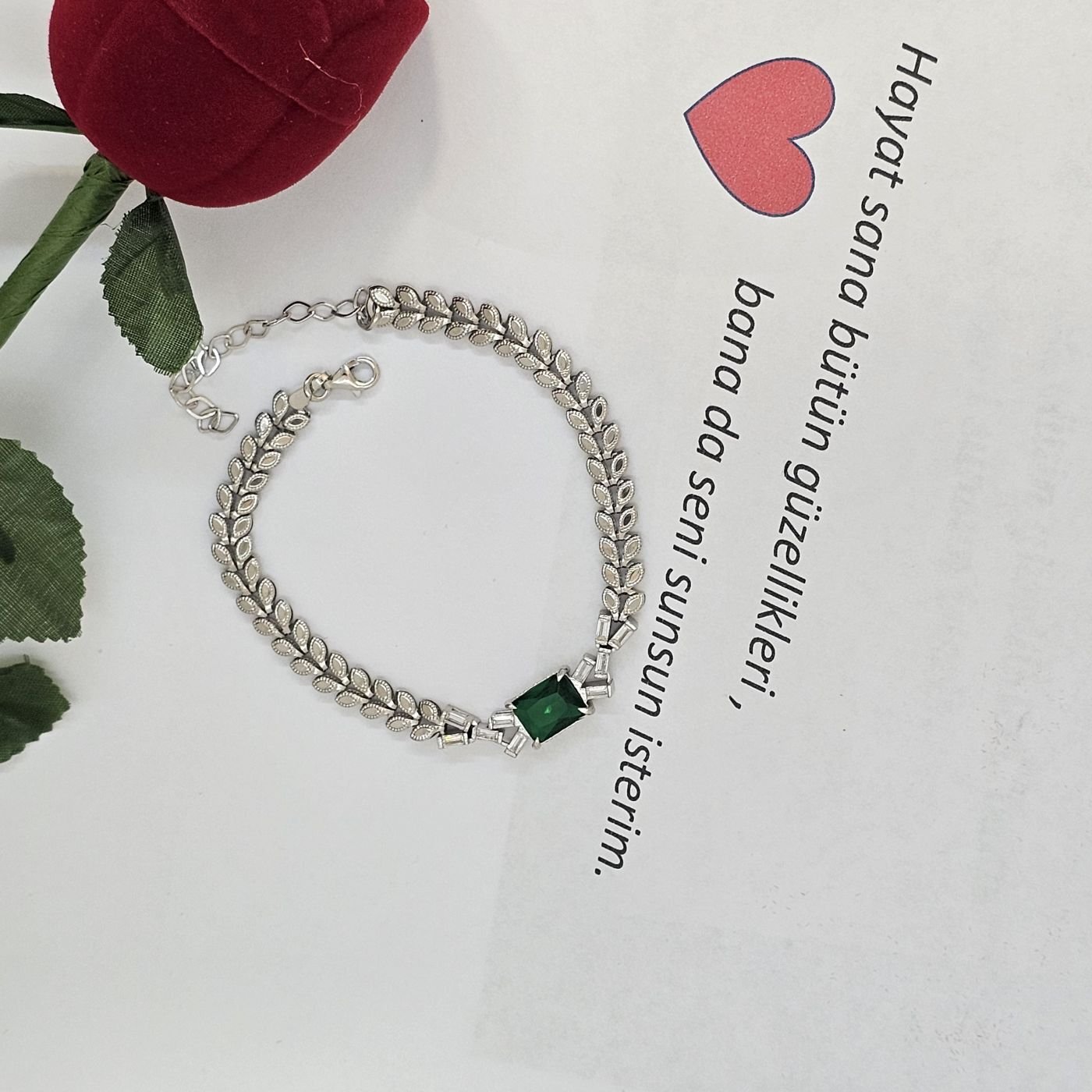 Yeşil Zirkon Taşlı Yaprak Desenli Rodyum Kaplama 925 Ayar Gümüş Kadın Bileklik