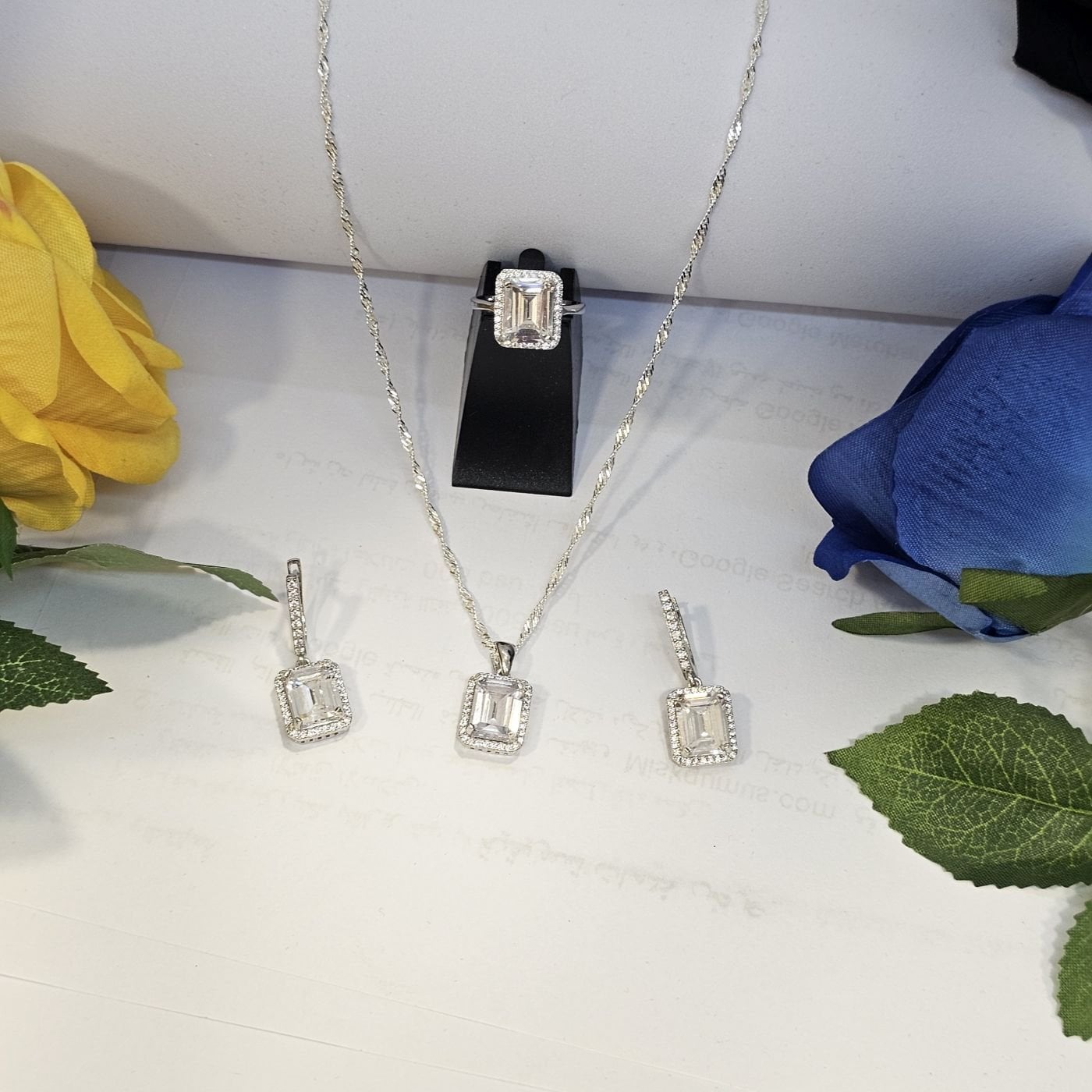 925 Ayar Gümüş Tek Baget Taşlı Üçlü Set ( Kolye Küpe Yüzük )