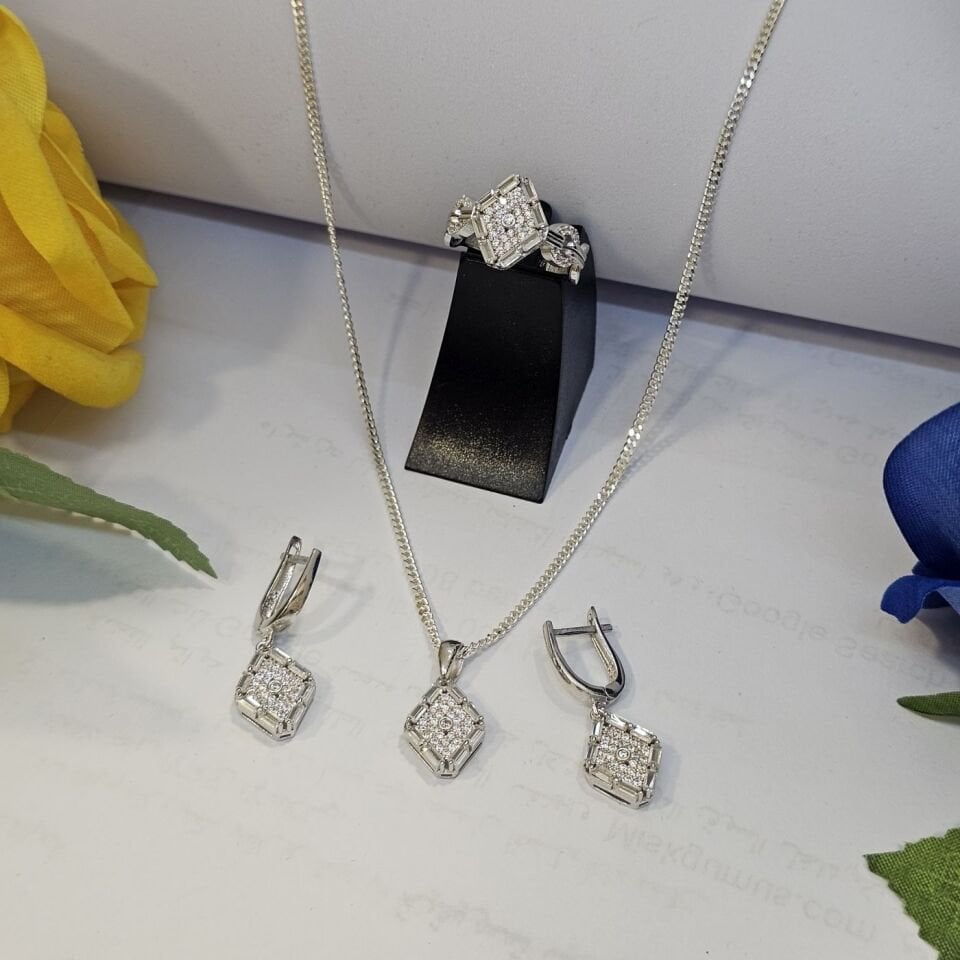 925 Ayar Gümüş Zirkon Taşlı Modern Kadın  Üçlü Set ( Kolye Küpe Yüzük )