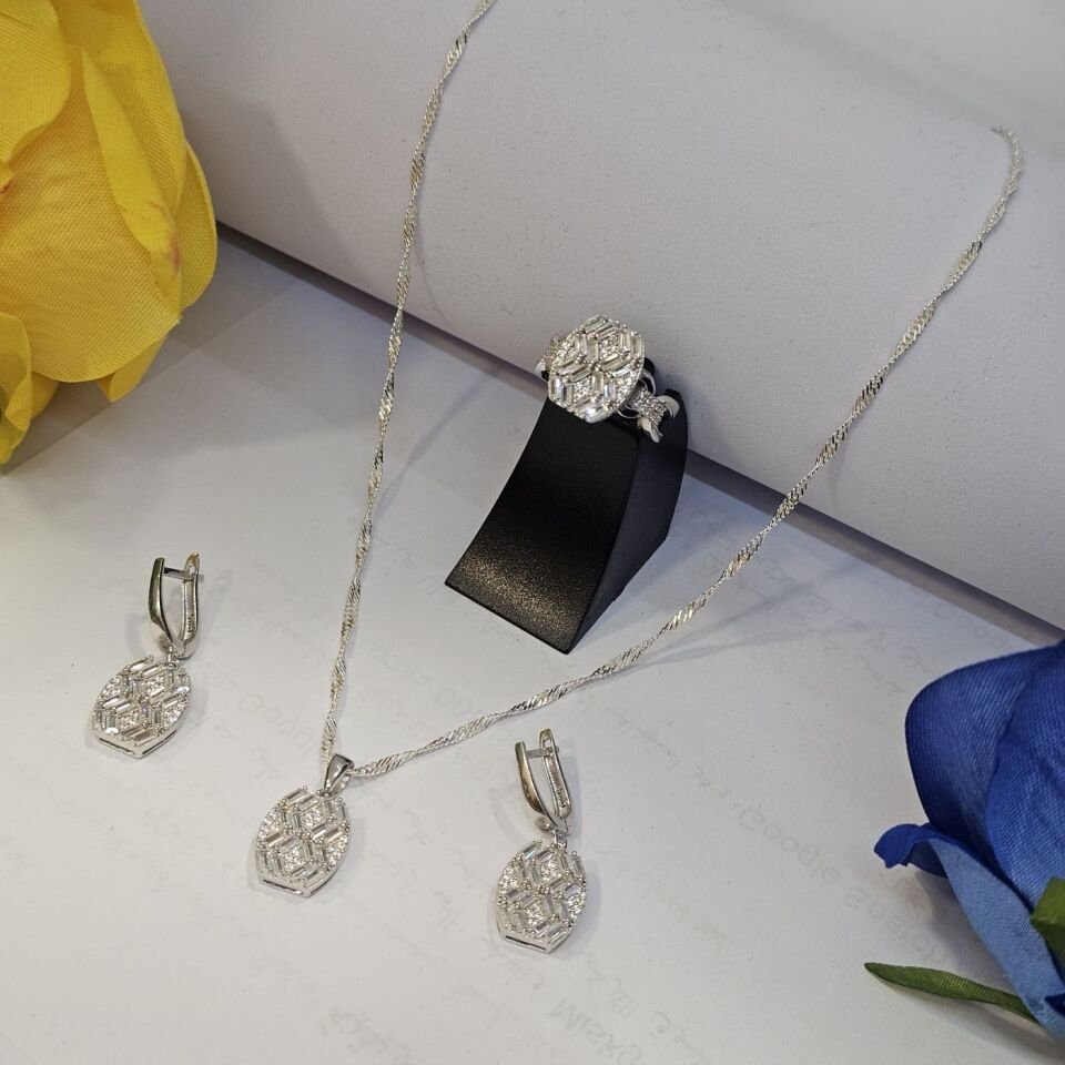 925 Ayar Gümüş Zirkon Taşlı Modern Kadın Üçlü Set ( Kolye Küpe Yüzük )