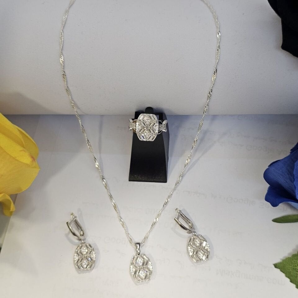 925 Ayar Gümüş Zirkon Taşlı Modern Kadın Üçlü Set ( Kolye Küpe Yüzük )