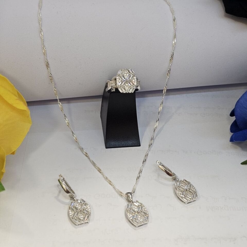 925 Ayar Gümüş Zirkon Taşlı Modern Kadın Üçlü Set ( Kolye Küpe Yüzük )