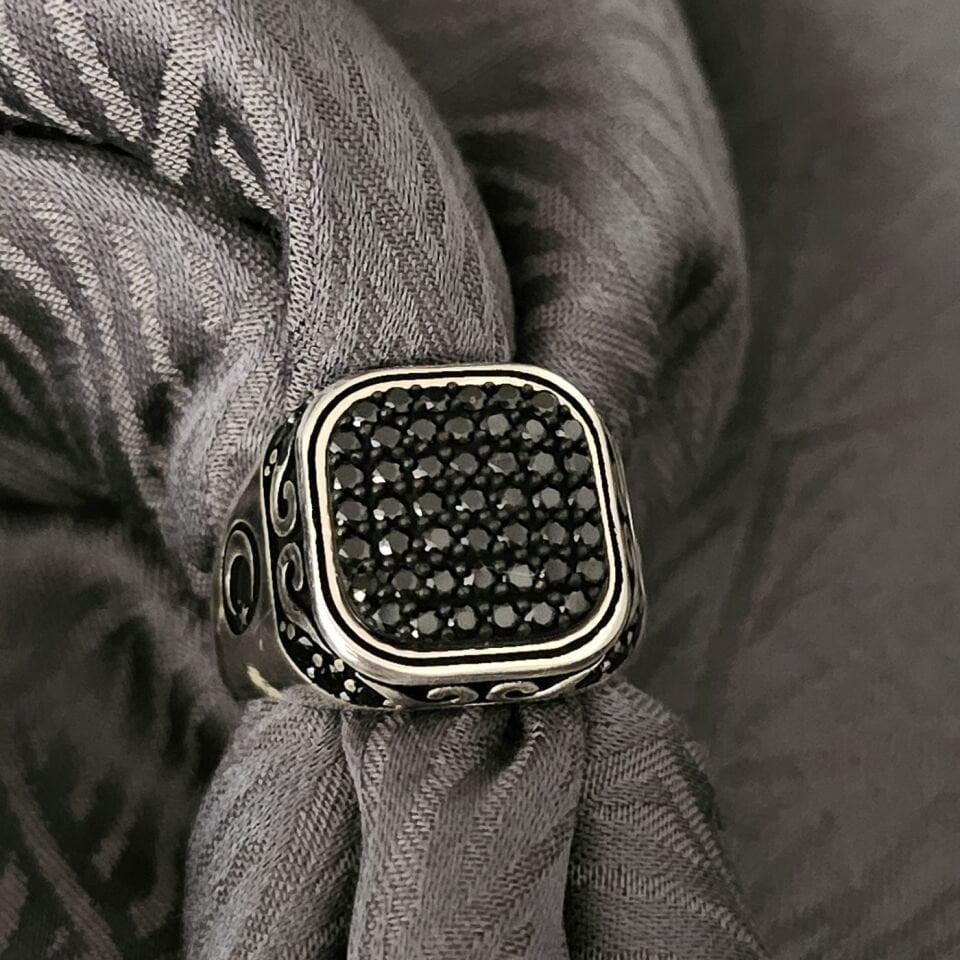 Kare Tasarım Siyah Mikro taşlı Ay Ay Yıldız işlemeli 925 Ayar Gümüş Yüzük 27