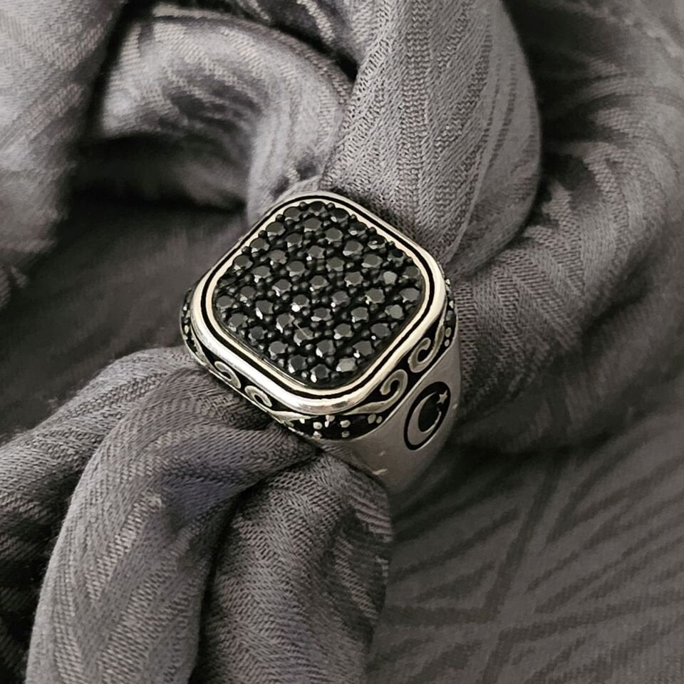 Kare Tasarım Siyah Mikro taşlı Ay Ay Yıldız işlemeli 925 Ayar Gümüş Yüzük