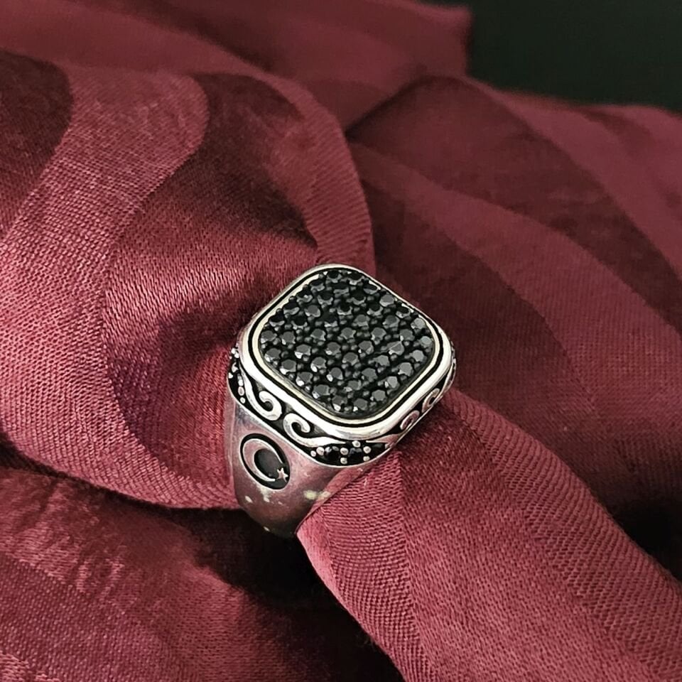 Kare Tasarım Siyah Mikro taşlı Ay Ay Yıldız işlemeli 925 Ayar Gümüş Yüzük