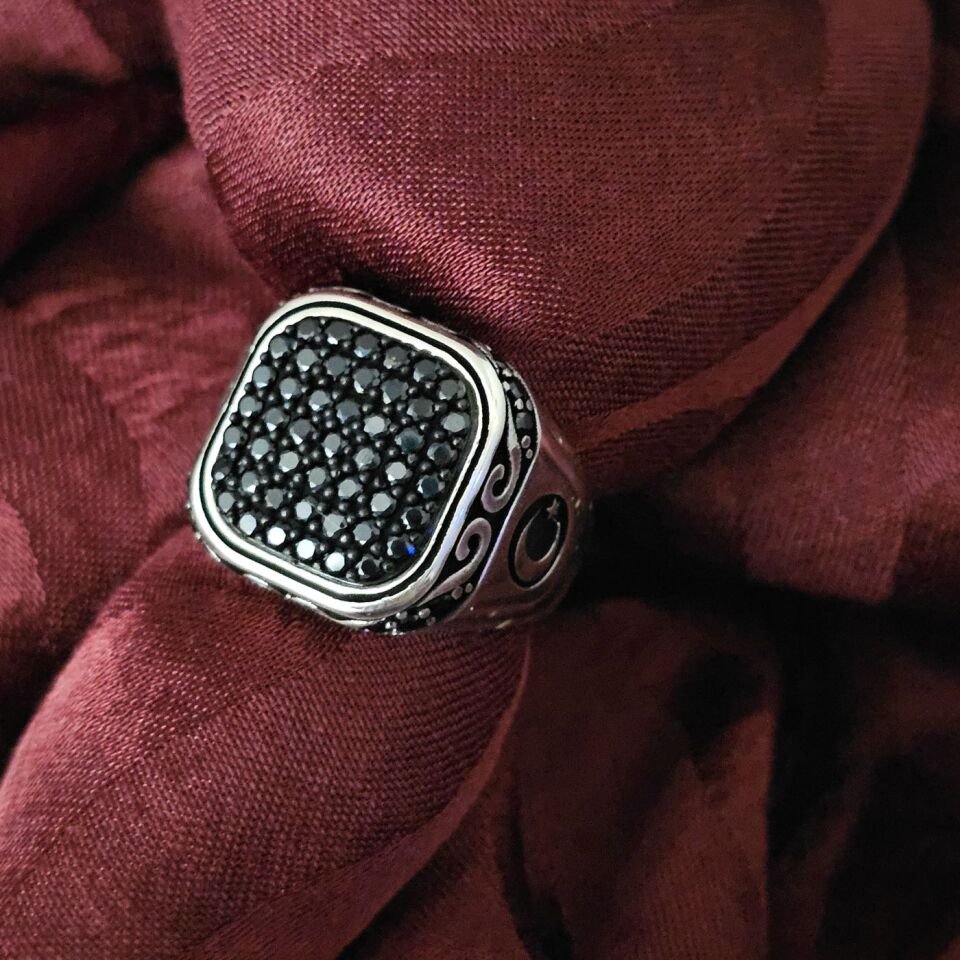 Kare Tasarım Siyah Mikro taşlı Ay Ay Yıldız işlemeli 925 Ayar Gümüş Yüzük