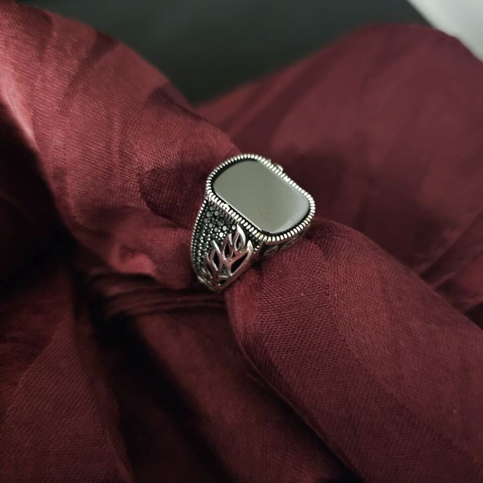 Yaprak Desenli Siyah Oniks taşlı 925 Ayar Gümüş Yüzük 25