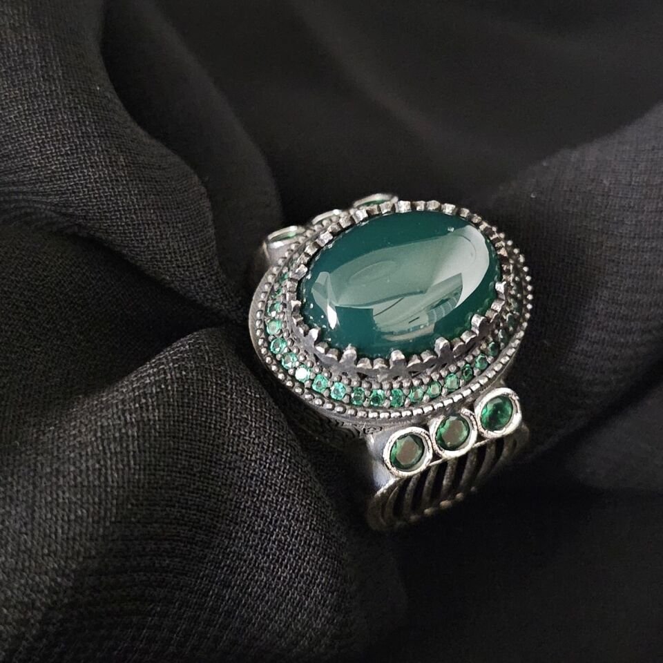 Kapşon Kesim Yeşil Akik taşlı 925 Ayar Gümüş Yüzük