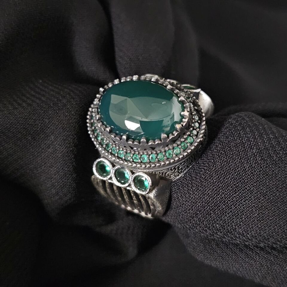 Kapşon Kesim Yeşil Akik taşlı 925 Ayar Gümüş Yüzük