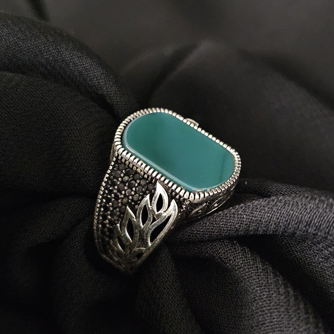 Yaprak Desenli Yeşil Akik taşlı 925 Ayar Gümüş Yüzük