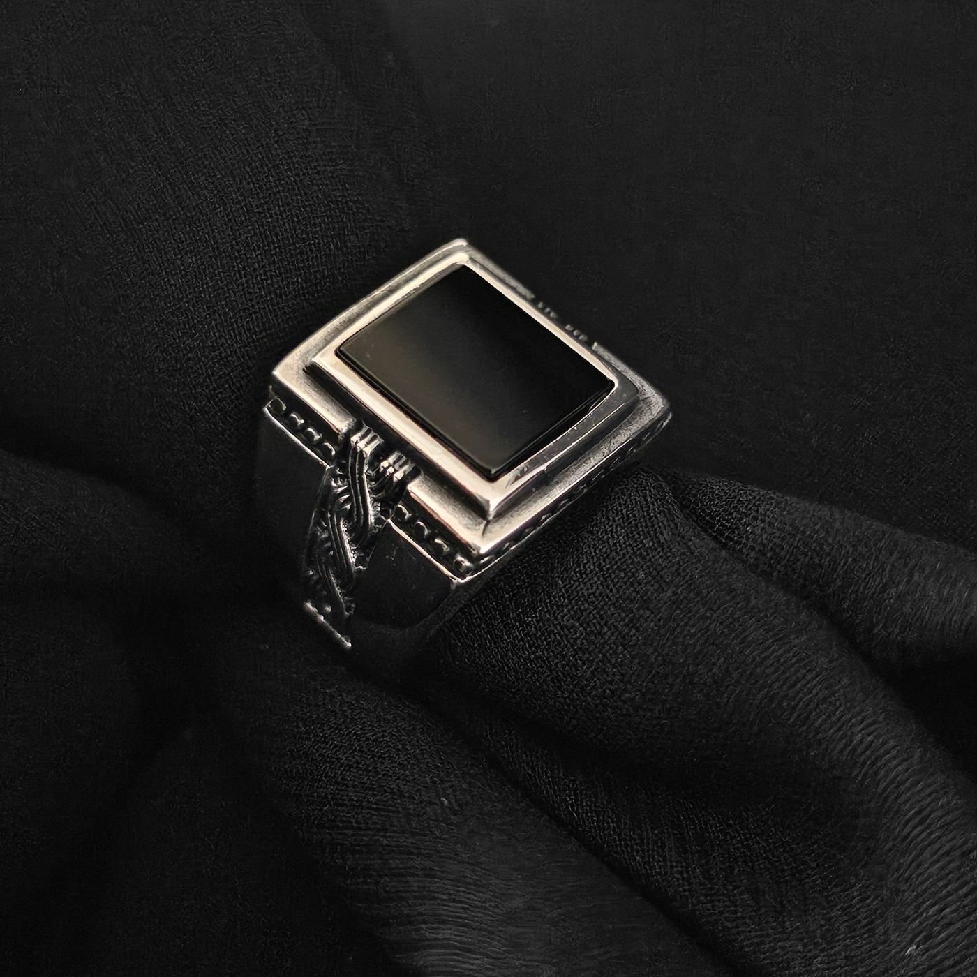KARE KESİM TAŞLI YENİ TASARIM 925 AYAR GÜMÜŞ YÜZÜK siyah - 13 gram - oniks - 26