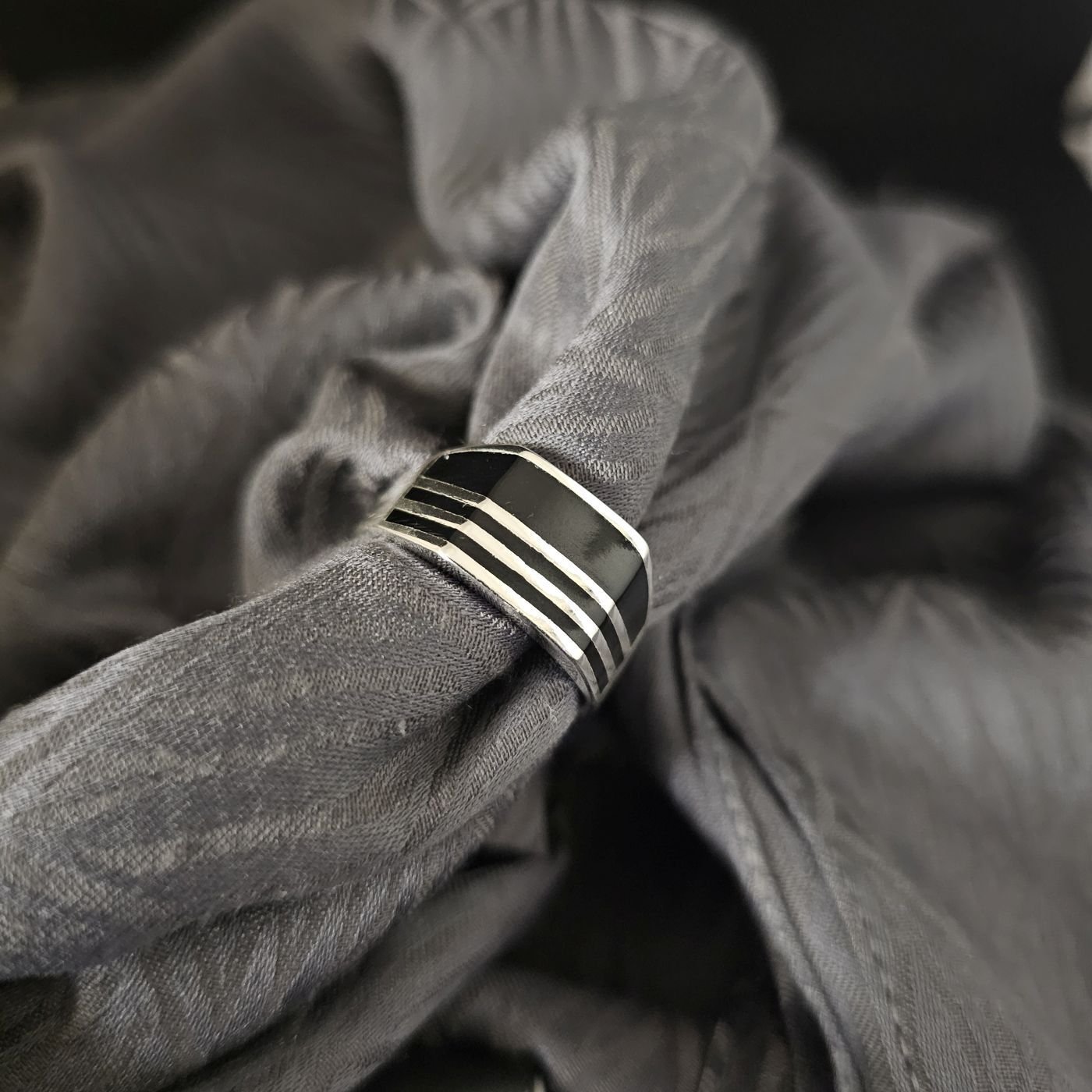 Mine İşlemeli 925 Ayar İthal Gümüş Yüzük