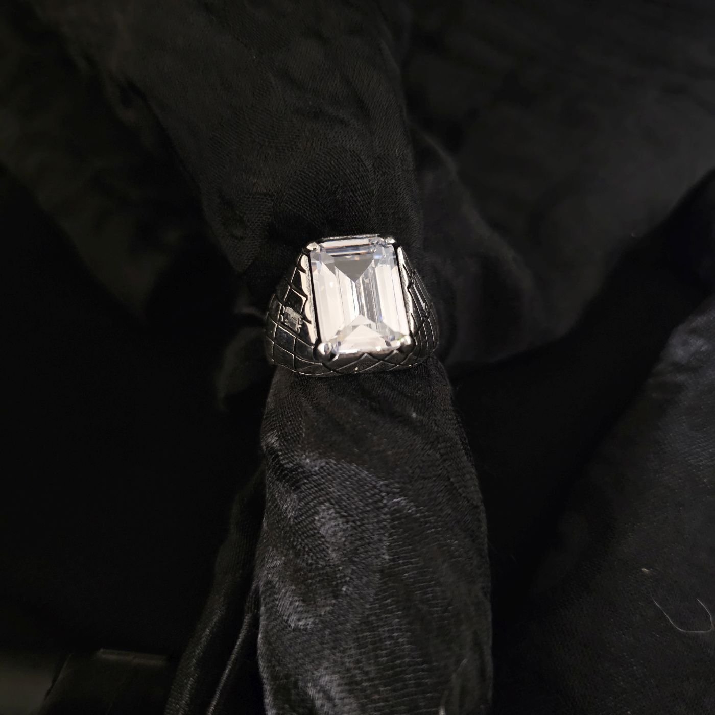 Dikdörtgen Kesim Beyaz Zirkon taşlı 925 Ayar Gümüş Yüzük