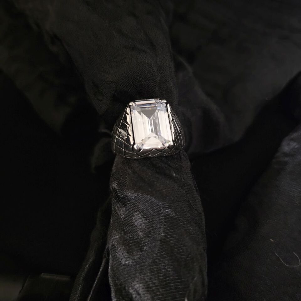 Dikdörtgen Kesim Beyaz Zirkon taşlı 925 Ayar Gümüş Yüzük