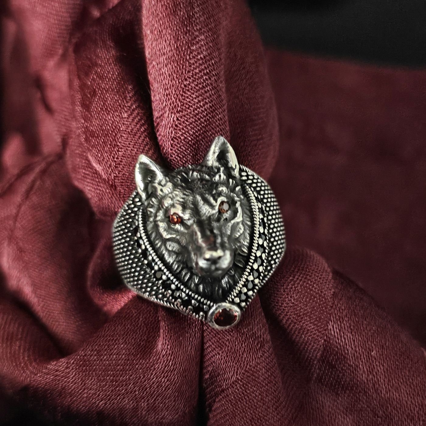 Kurt Figürü işlemeli  925 Ayar Gümüş Yüzük