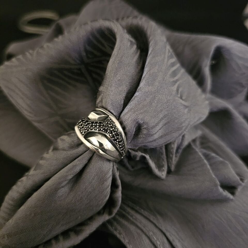 Mikro taş işlemeli Lüks Tasarım 925 Ayar Gümüş Yüzük