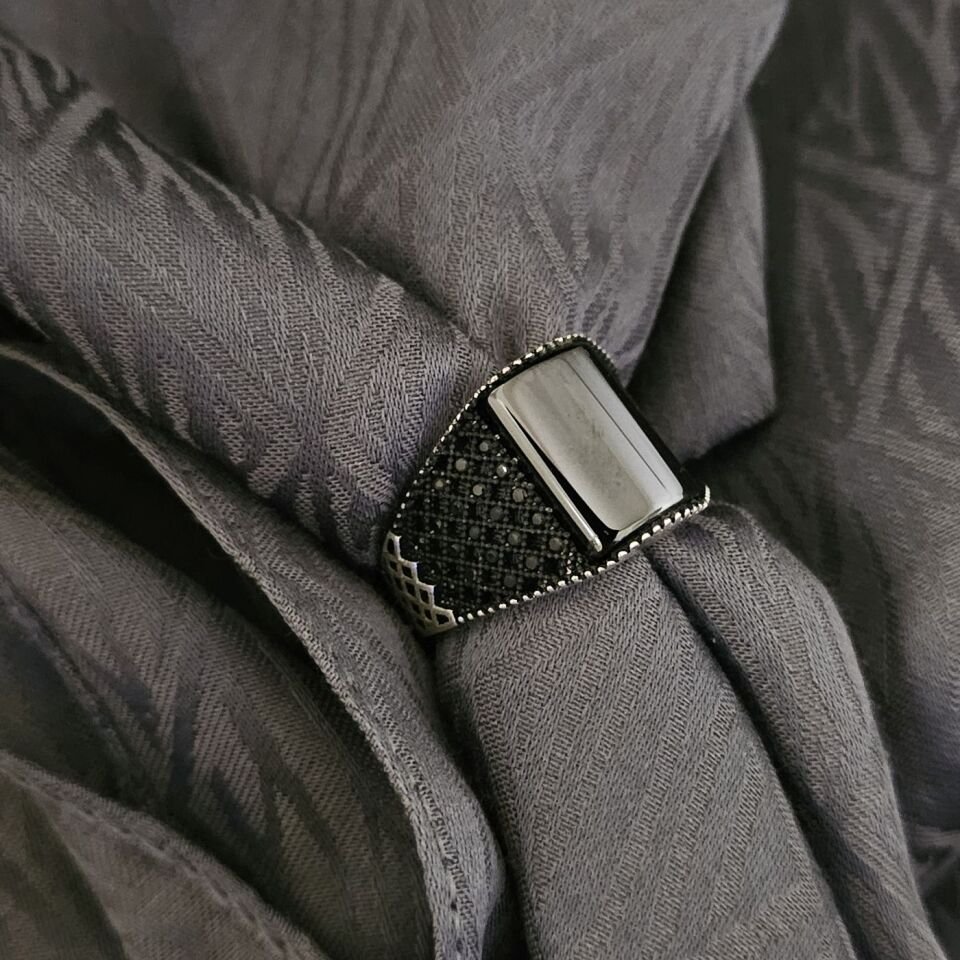 Dikdörtgen özel kesim taş Mikrotaş işlemeli  925 Ayar Gümüş Yüzük