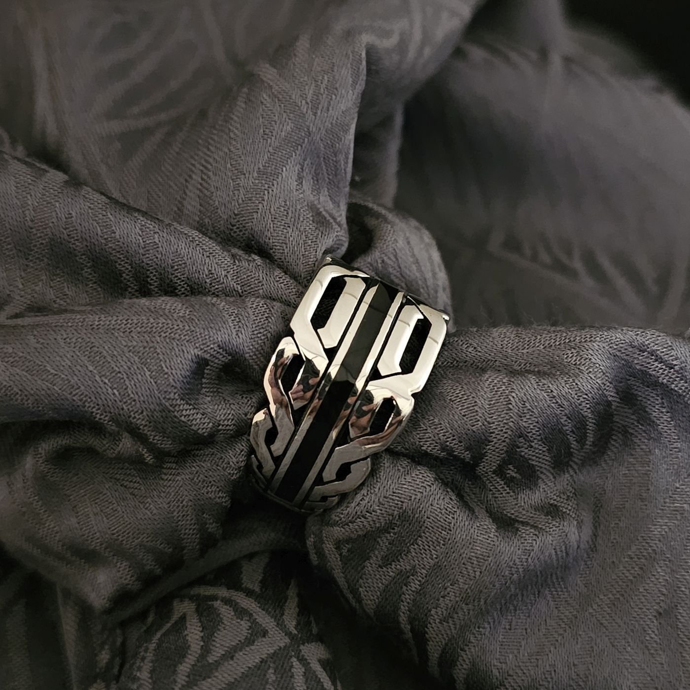 Mine İşlemeli 925 Ayar İthal Gümüş Yüzük