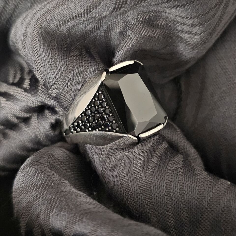 Zirkon taşlı Mikrotaş işlemeli 925 Ayar Gümüş Yüzük 25