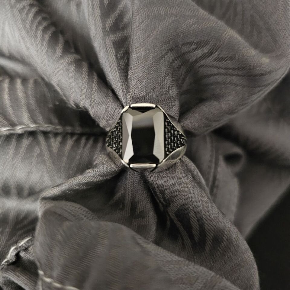 Zirkon taşlı Mikrotaş işlemeli 925 Ayar Gümüş Yüzük 25