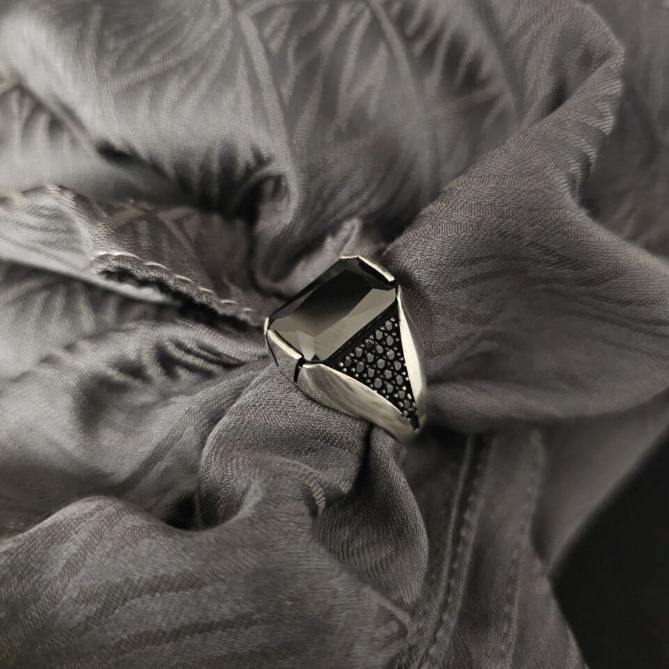 Zirkon taşlı Mikrotaş işlemeli 925 Ayar Gümüş Yüzük 25