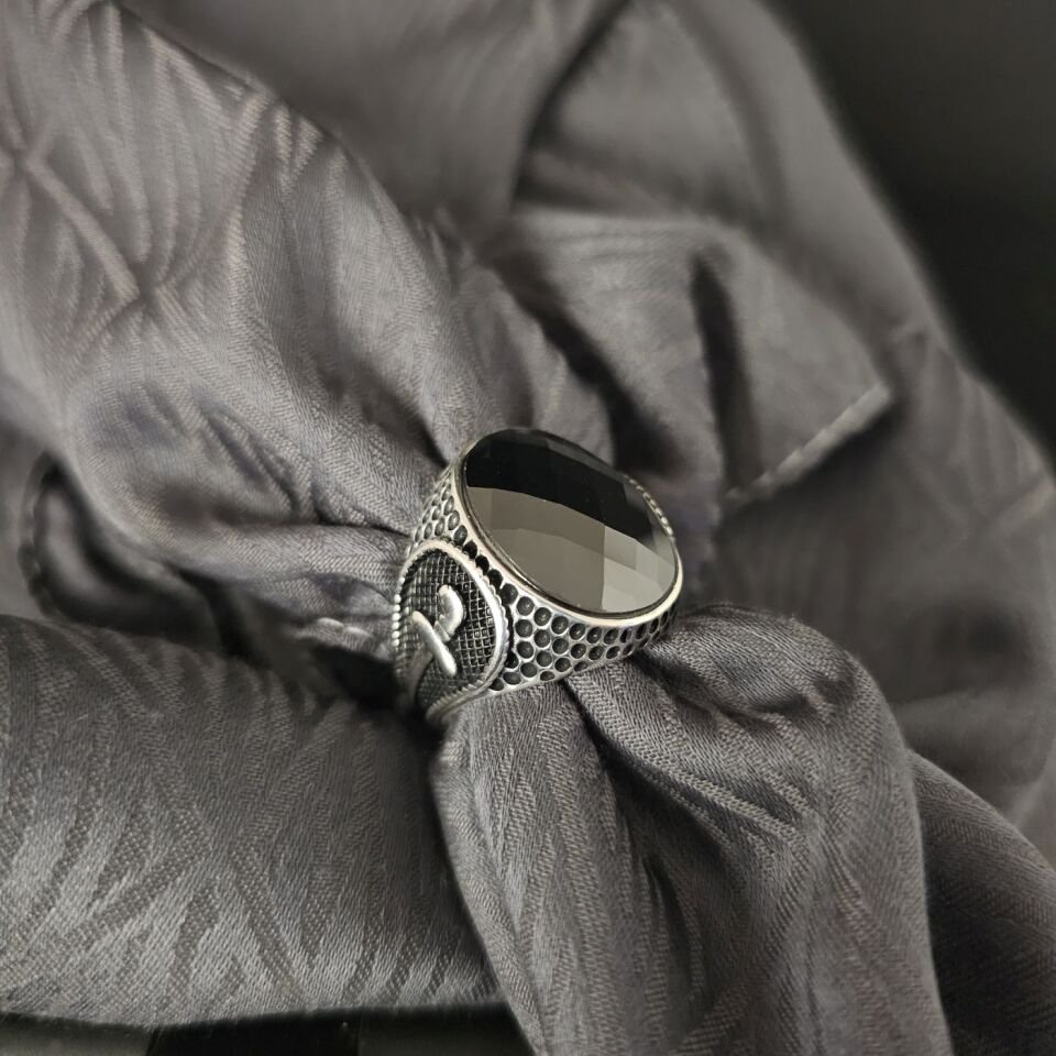 Kristal Kesim Zirkon taşlı Kılıç işlemeli 925 Ayar Gümüş Yüzük