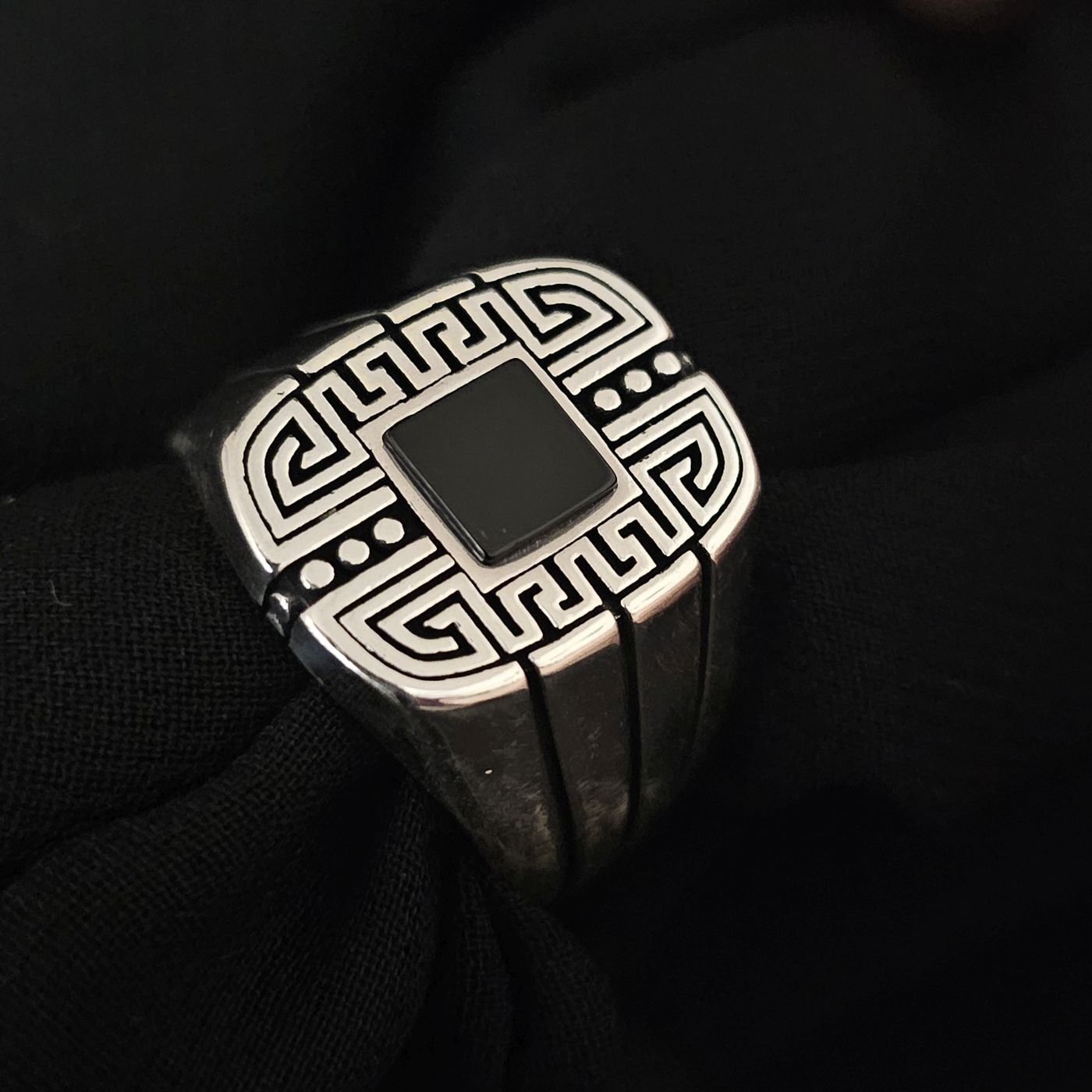 Meander işlemeli Akik Taşlı 925 Ayar Gümüş Yüzük