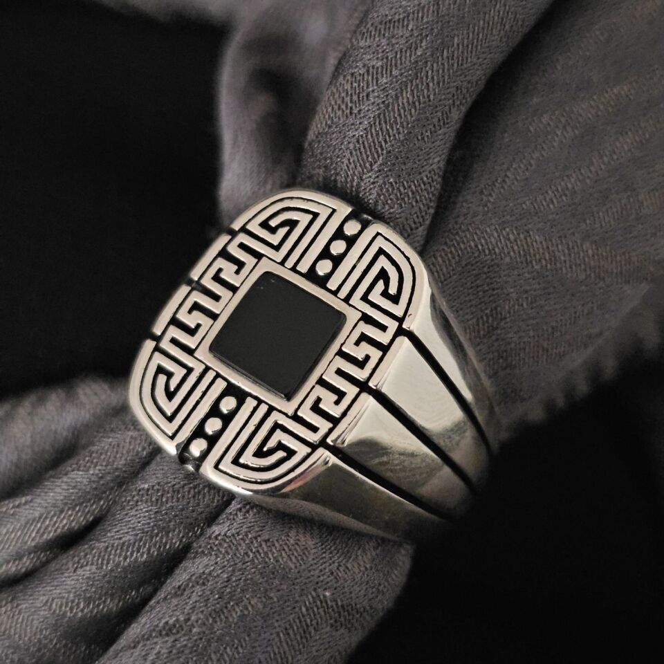 Meander işlemeli Akik Taşlı 925 Ayar Gümüş Yüzük