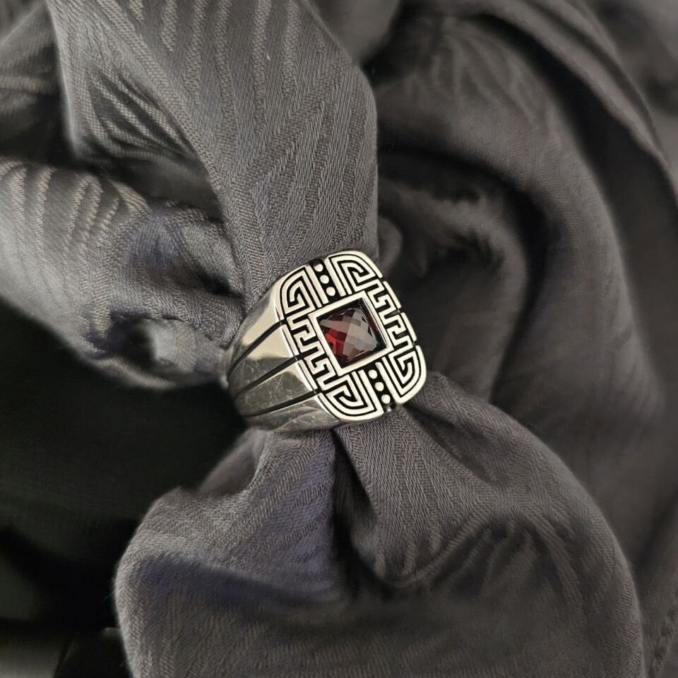 Meander işlemeli Akik Taşlı 925 Ayar Gümüş Yüzük