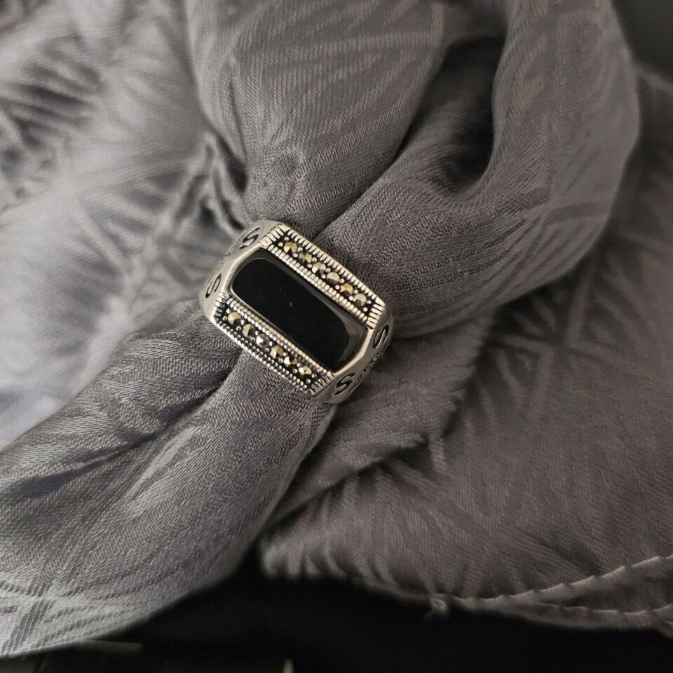 Onıks taşlı S harfi işlemeli Zirkon 925 Ayar Gümüş Yüzük