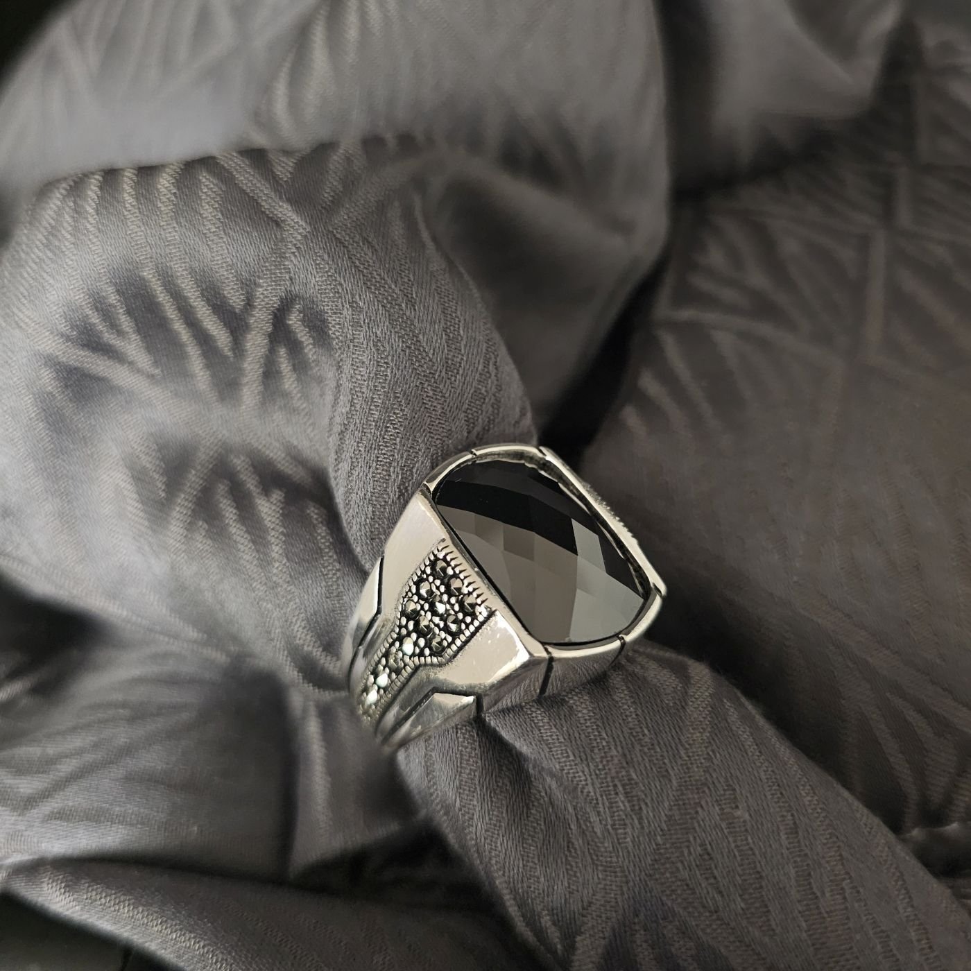 Margazit  işlemeli Zirkon taşlı 925 Ayar Gümüş Yüzük