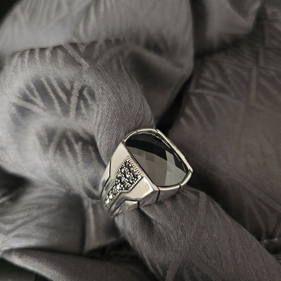 Margazit  işlemeli Zirkon taşlı 925 Ayar Gümüş Yüzük