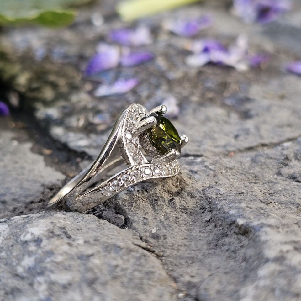 Zarif Tasarım Zultanit taşlı 925 Ayar Kadın Gümüş Yüzük