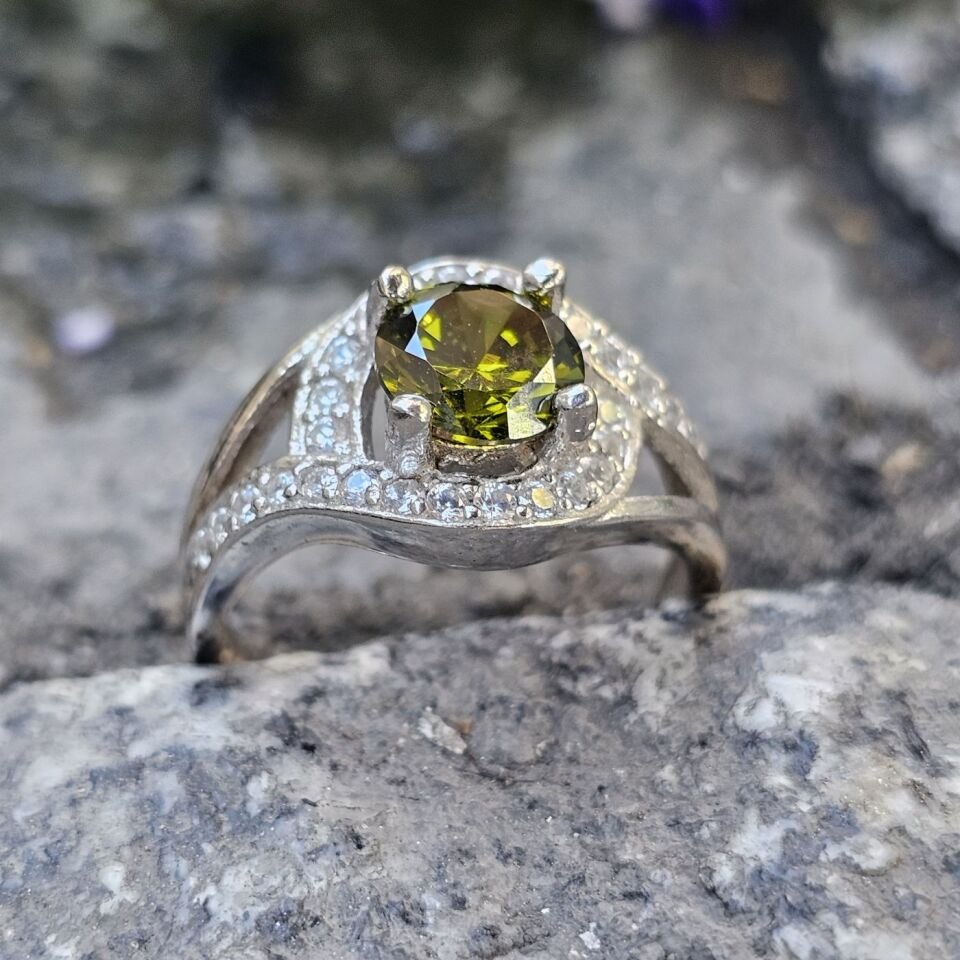 Zarif Tasarım Zultanit taşlı 925 Ayar Kadın Gümüş Yüzük