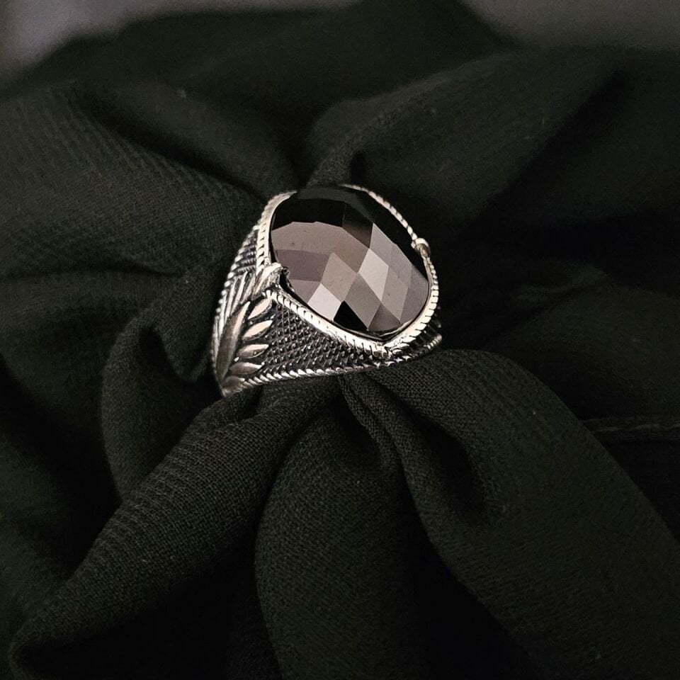 Kristal kesim Zirkon taşlı  925 Ayar Gümüş Yüzük