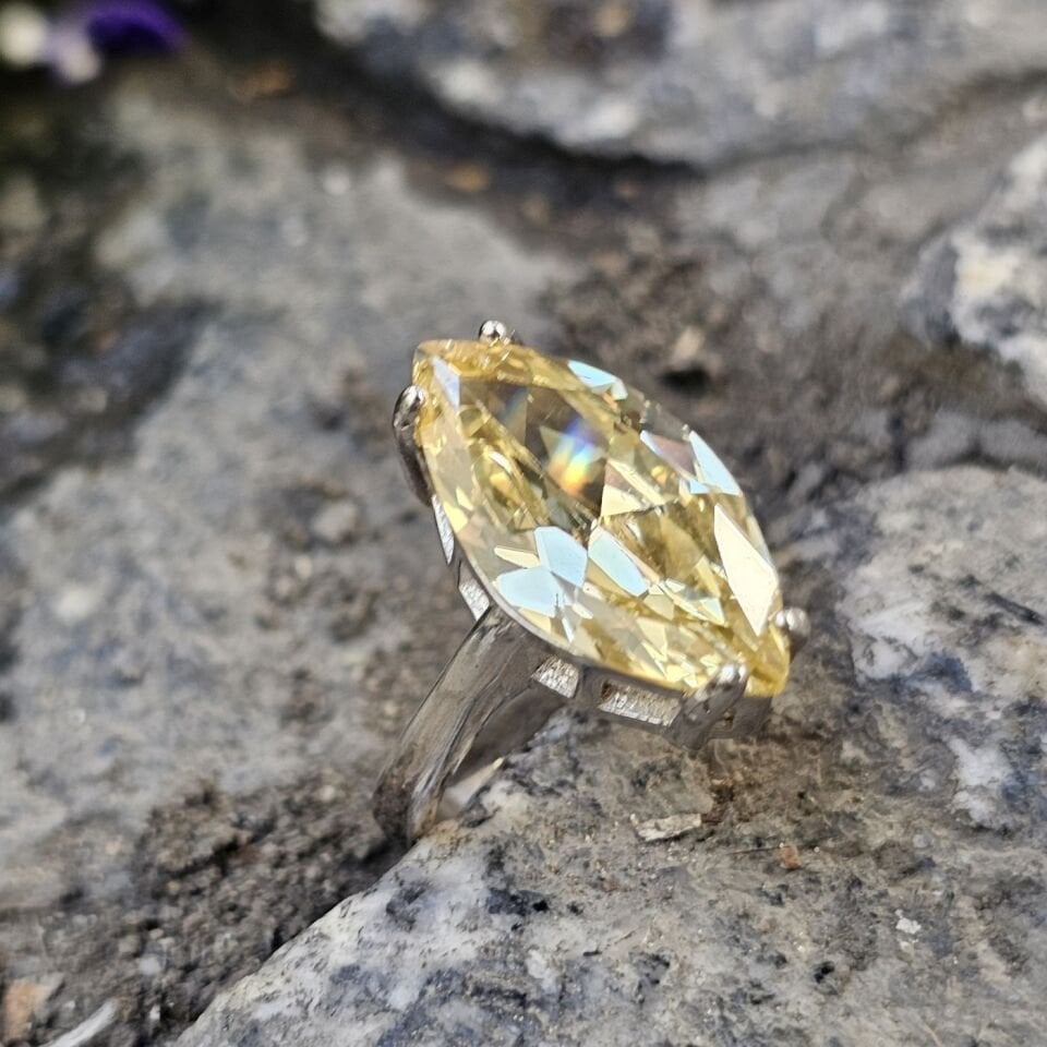 Elmas Kesim Lüks Sitrin taşlı 925 Ayar Kadın Gümüş Yüzük