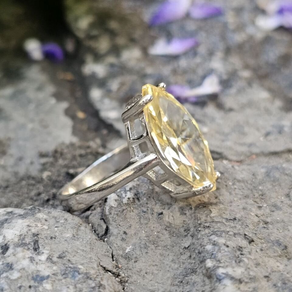 Elmas Kesim Lüks Sitrin taşlı 925 Ayar Kadın Gümüş Yüzük