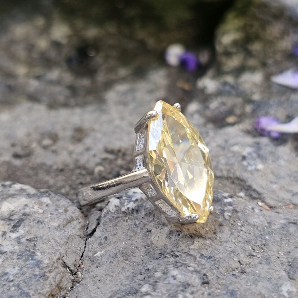 Elmas Kesim Lüks Sitrin taşlı 925 Ayar Kadın Gümüş Yüzük