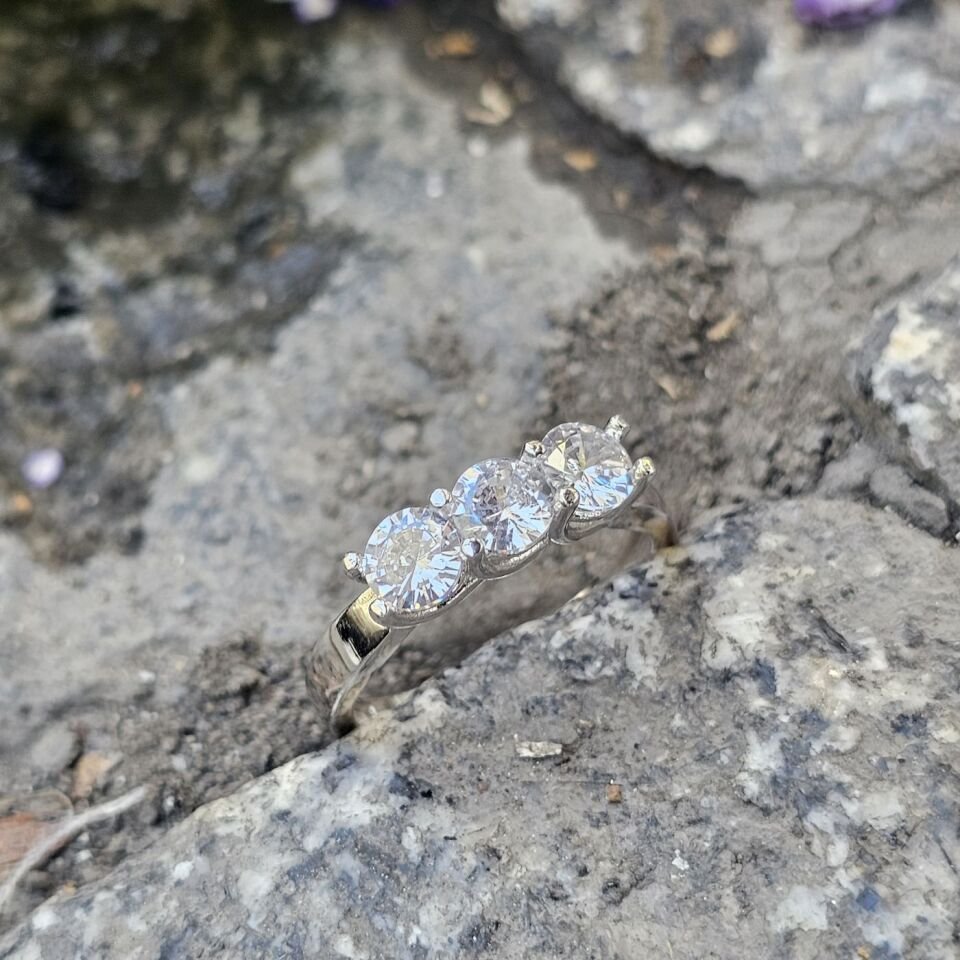 Üçtaş Tria model 925 Ayar Kadın Gümüş Yüzük 17