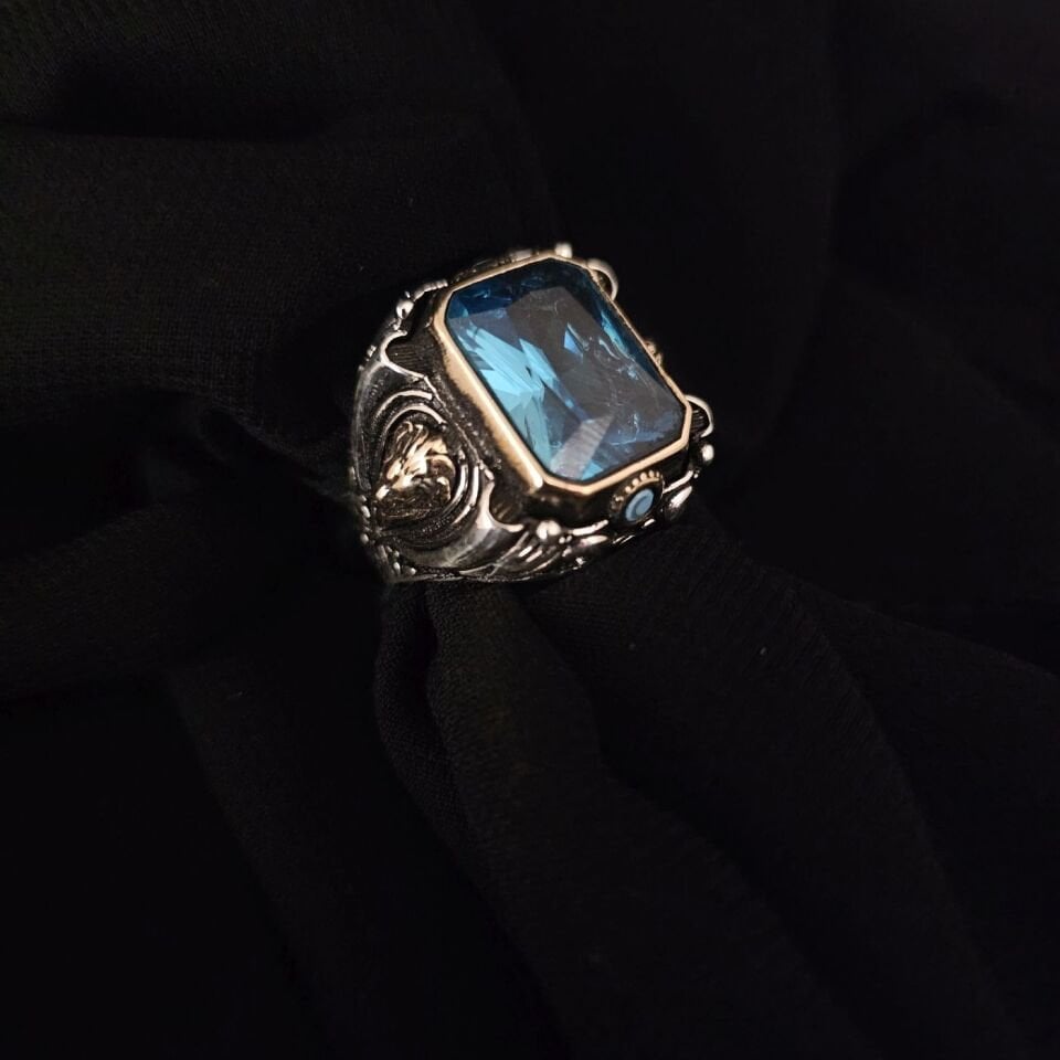 Aslan işlemeli Zirkon taşlı 925 Ayar Gümüş Yüzük