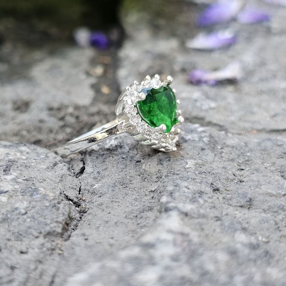 Zümrüt Yeşili Kalpli Zirkon taşlı 925 Ayar Kadın Gümüş Yüzük 17