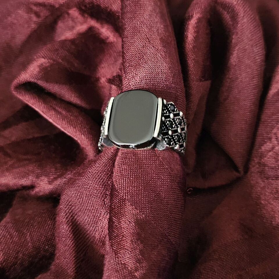 Onıks taşlı Mikro Zirkon taş işlemeli 925 Ayar Gümüş Yüzük