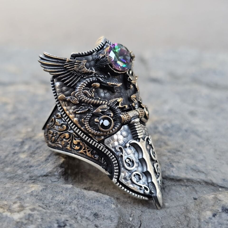 Mistik Topaz taşlı Ejderha Kılıç figürlü kapaklı 925 Ayar Başparmağı Yüzüğü