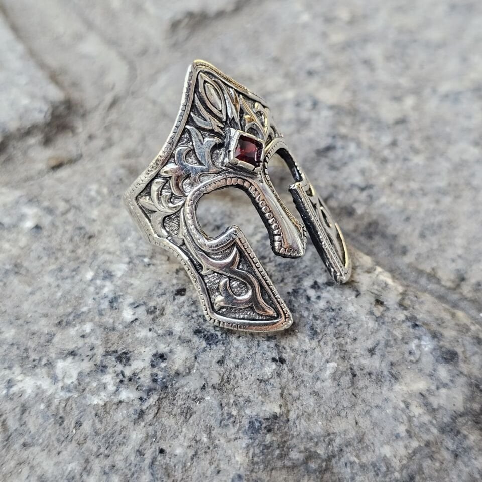 Kırmızı Zirkon taşlı 925 Ayar Miğfer model Başparmağı Yüzüğü