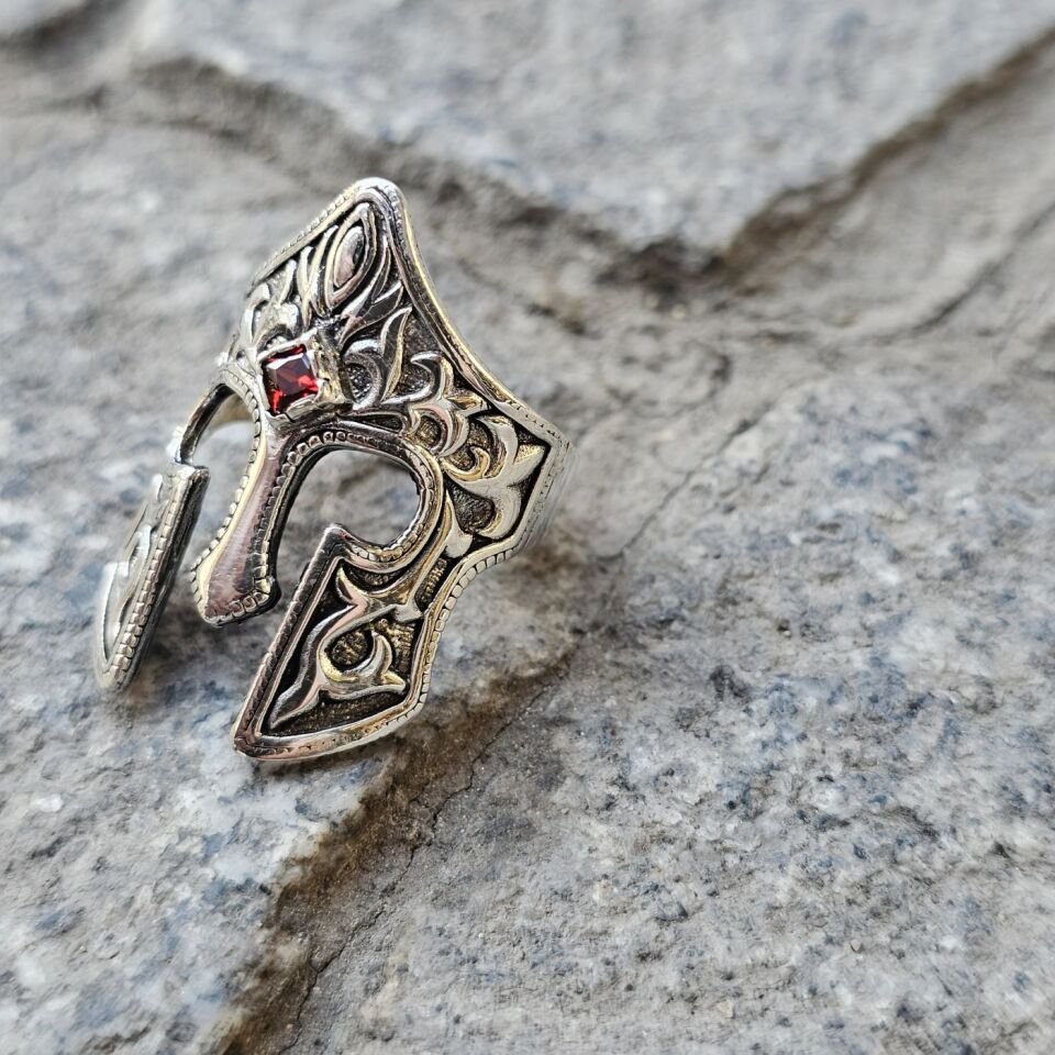 Kırmızı Zirkon taşlı 925 Ayar Miğfer model Başparmağı Yüzüğü